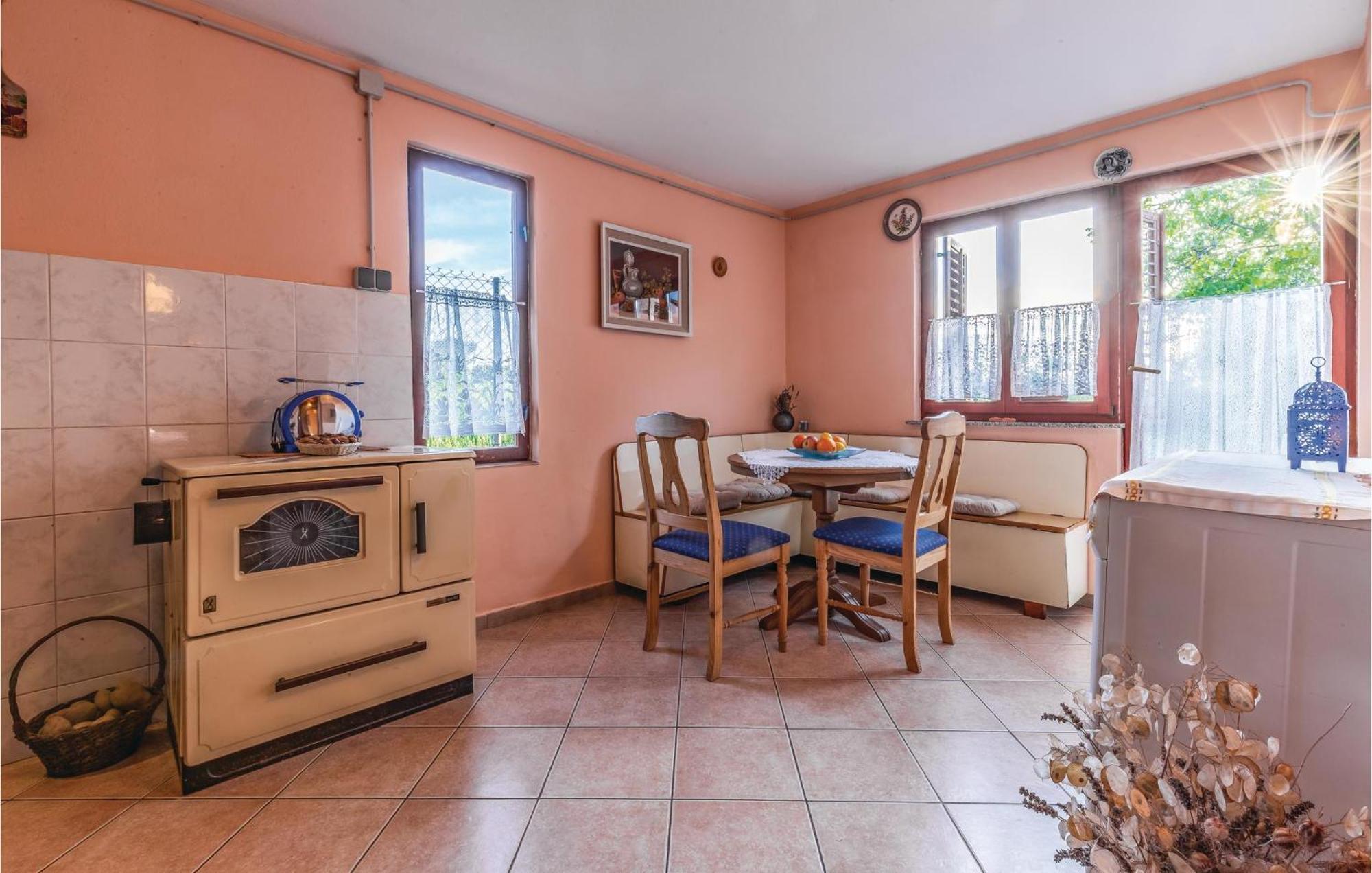 1 Bedroom Pet Friendly Home In Šišan Kültér fotó