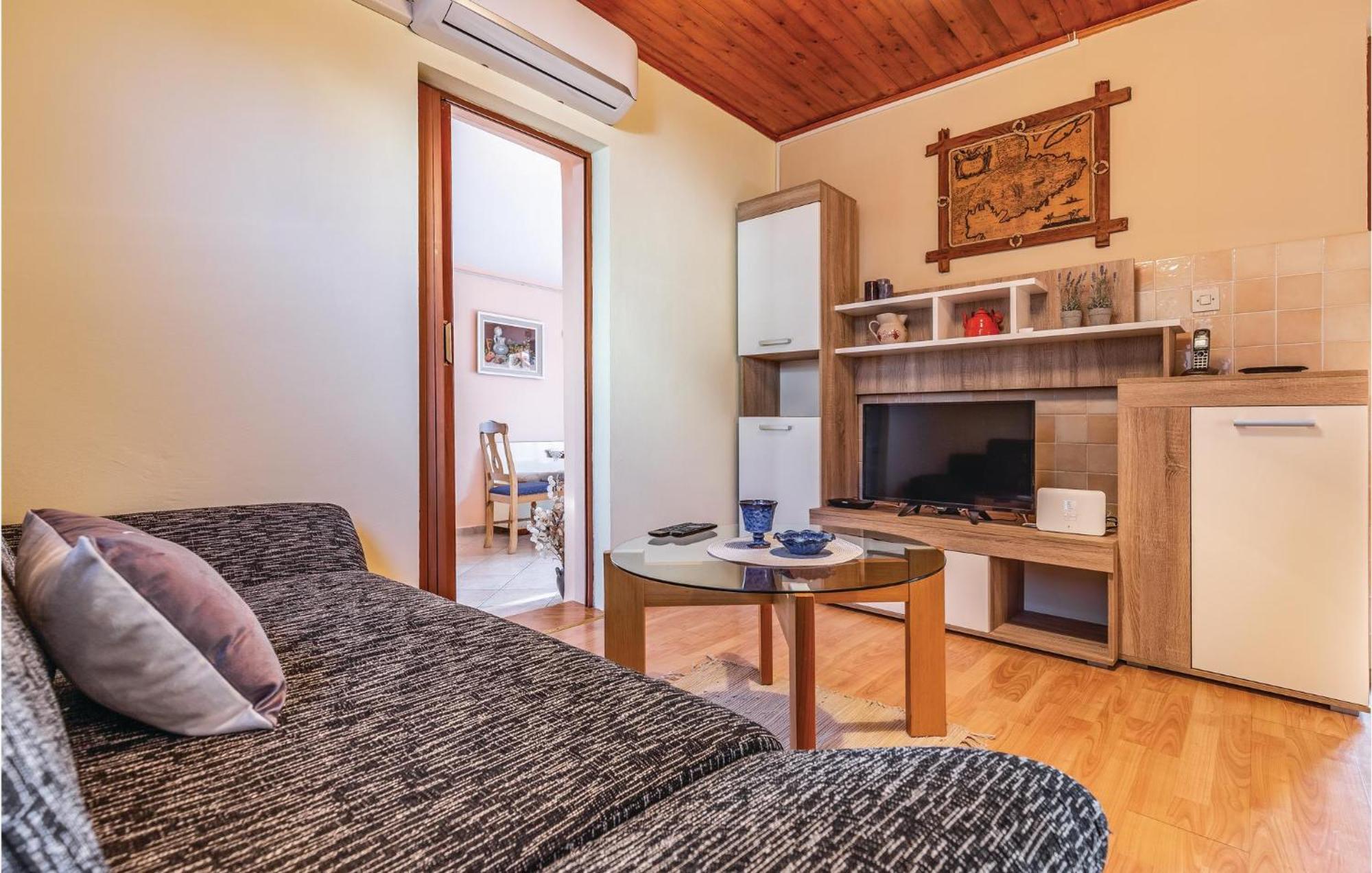 1 Bedroom Pet Friendly Home In Šišan Kültér fotó